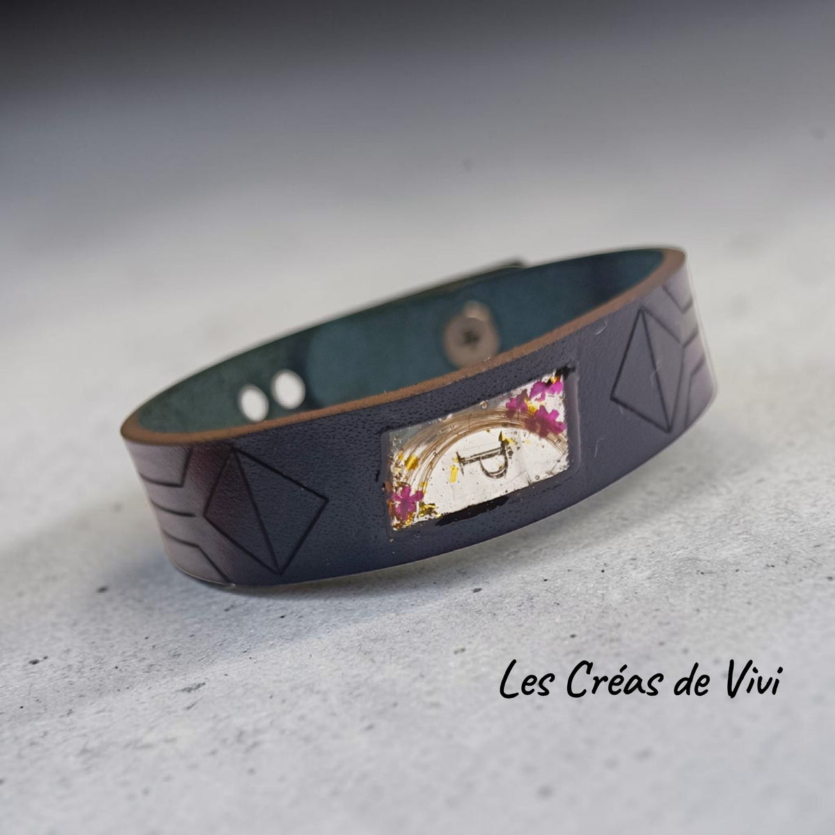Bracelet en Cuir Personnalisé – Motif Gravé & Résine – Les Créas de Vivi