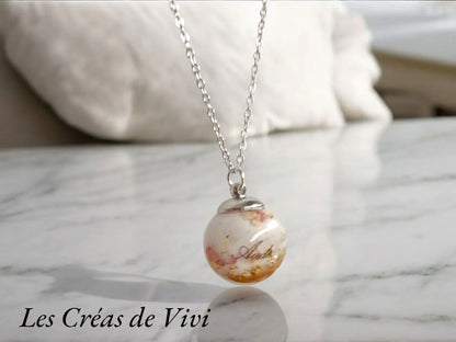 Collier artisanal “Boule de verre” avec résine personnalisable – Cheveux & prénom personnalisé
