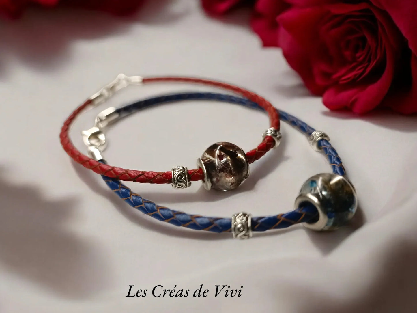 Bracelet en cuir avec perle en résine personnalisée – Mèche de cheveux intégrée