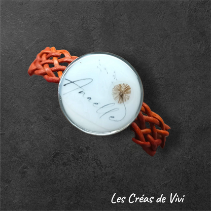 Bracelet personnalisé en cuir – Prénom et pissenlit cheveux de bébé