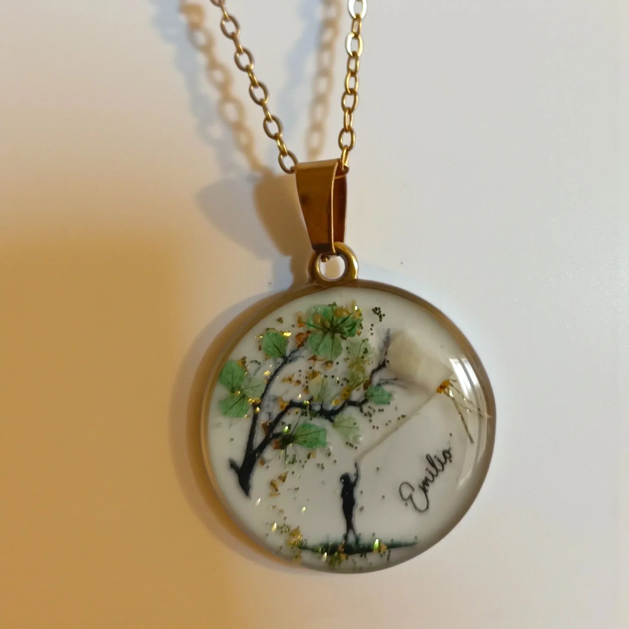 Pendentif Souvenir Dent de Lait & Cheveux – Collier Personnalisé Enfant – Acier Doré/Argenté – Prénom Inclus – Fleurs au Choix