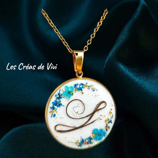 Pendentif personnalisé inoxydable – Lettre en cheveux & fleurs séchées