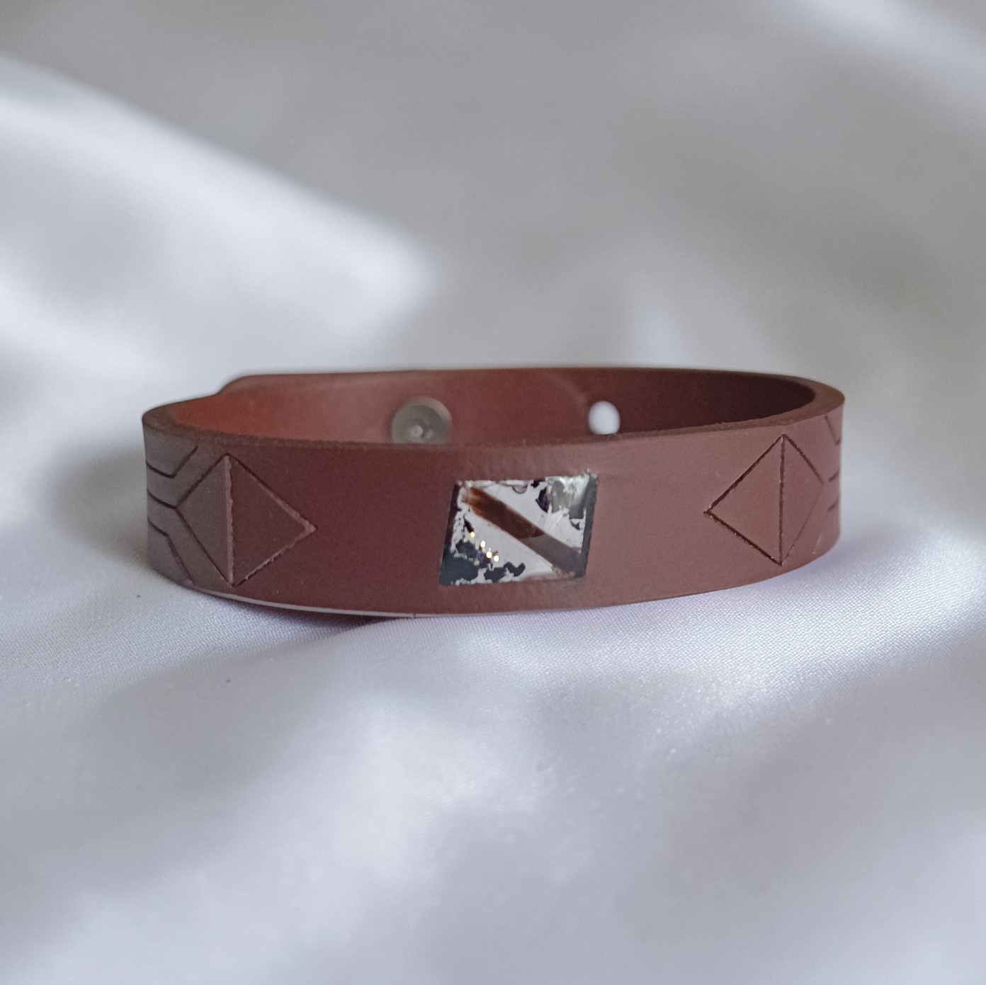Bracelet en Cuir Personnalisé – Motif Gravé & Résine – Les Créas de Vivi