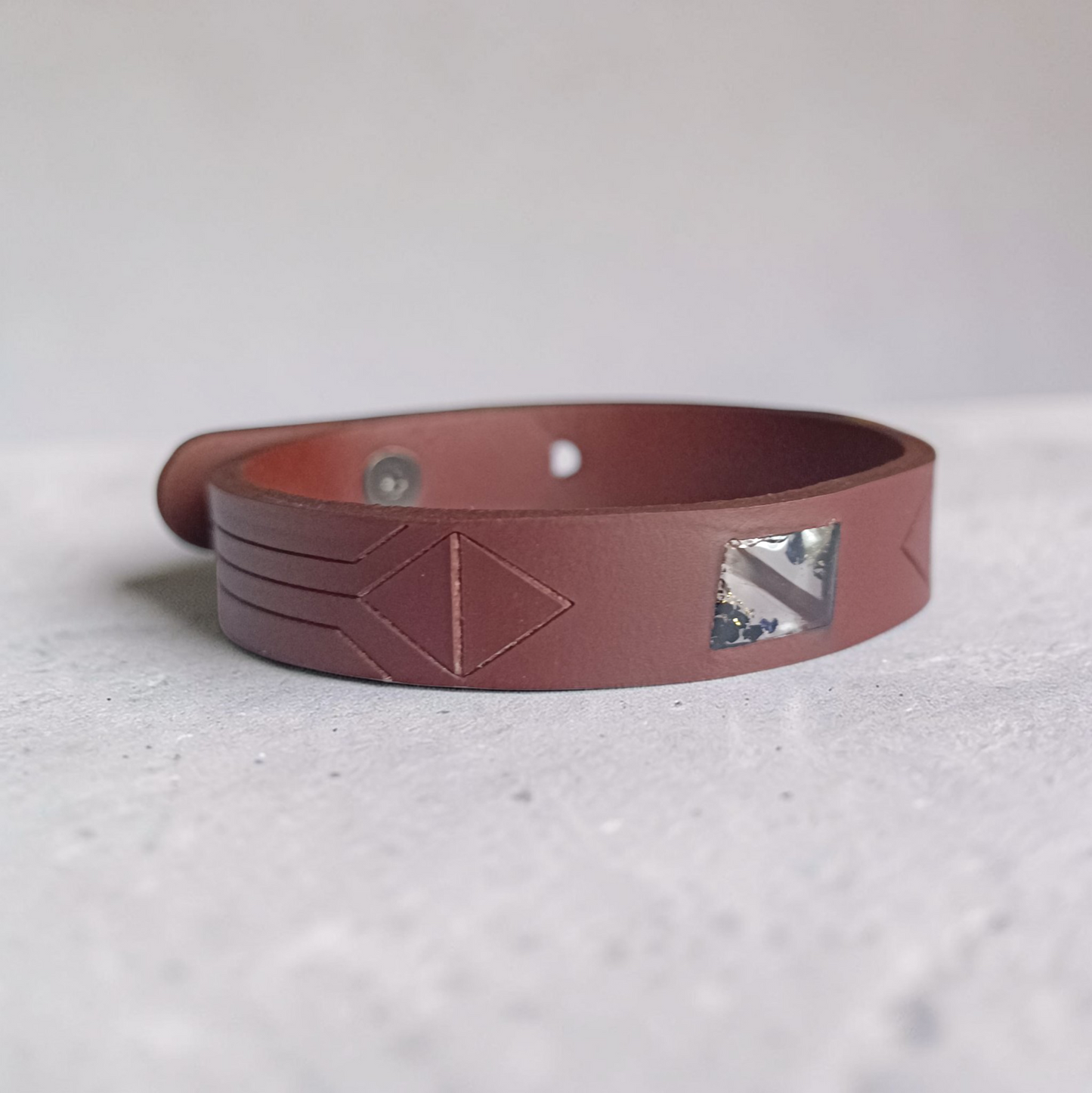 Bracelet en Cuir Personnalisé – Motif Gravé & Résine – Les Créas de Vivi