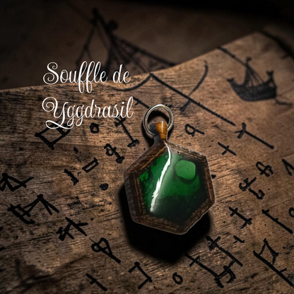 Talisman Nordique en Chêne – Collection Éclats des Neuf Mondes