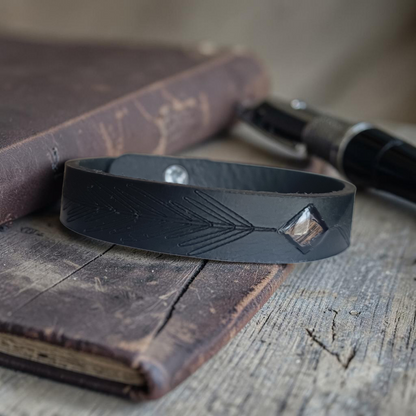 Bracelet en Cuir Personnalisé – Motif Gravé & Résine – Les Créas de Vivi