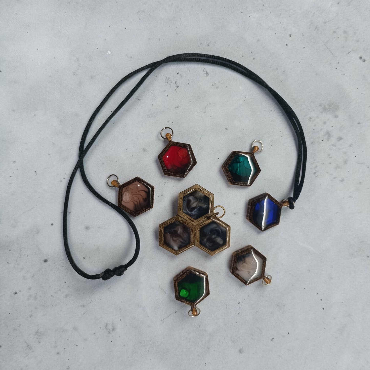 Talisman Nordique en Chêne – Collection Éclats des Neuf Mondes
