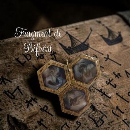 Talisman Nordique en Chêne – Collection Éclats des Neuf Mondes