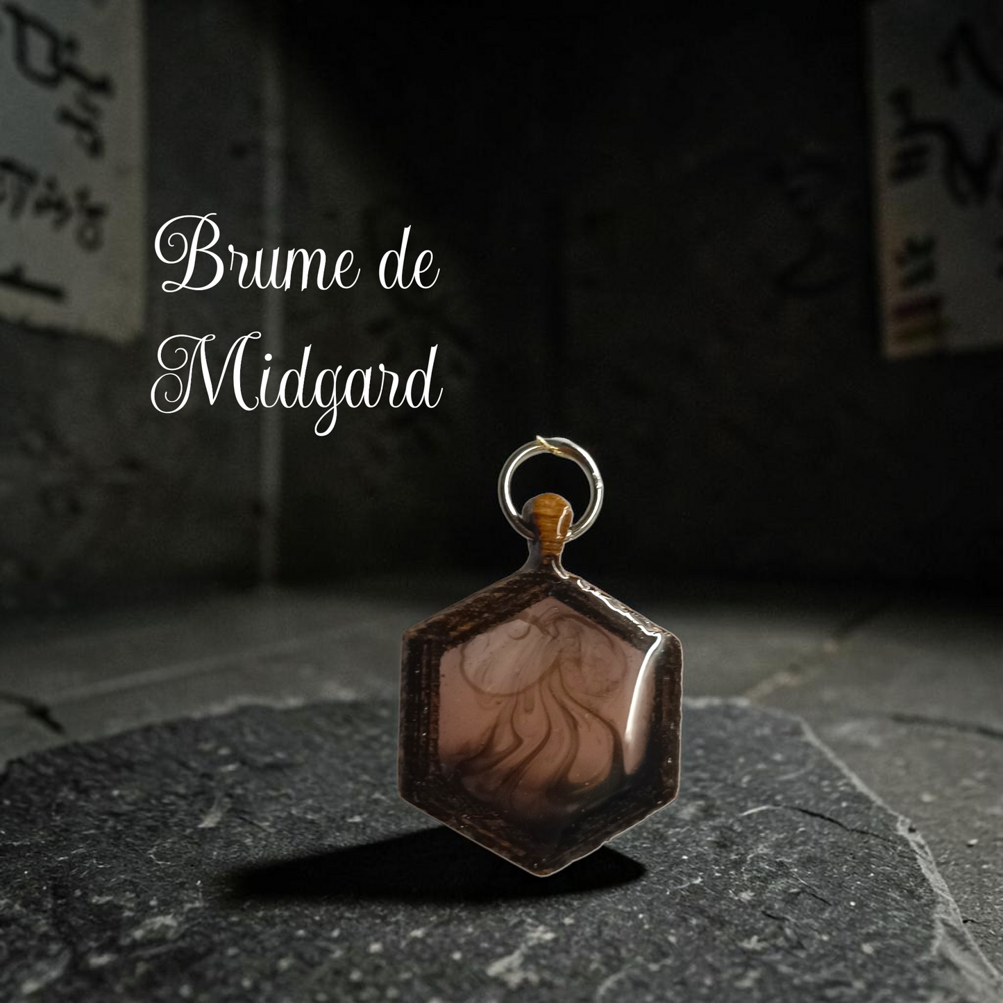 Talisman Nordique en Chêne – Collection Éclats des Neuf Mondes